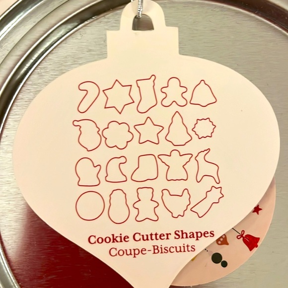 NWT-The Bakeshop Set of 20 Christmas Cookie Cutters in Adorable Bucket - Picture 5 of 7